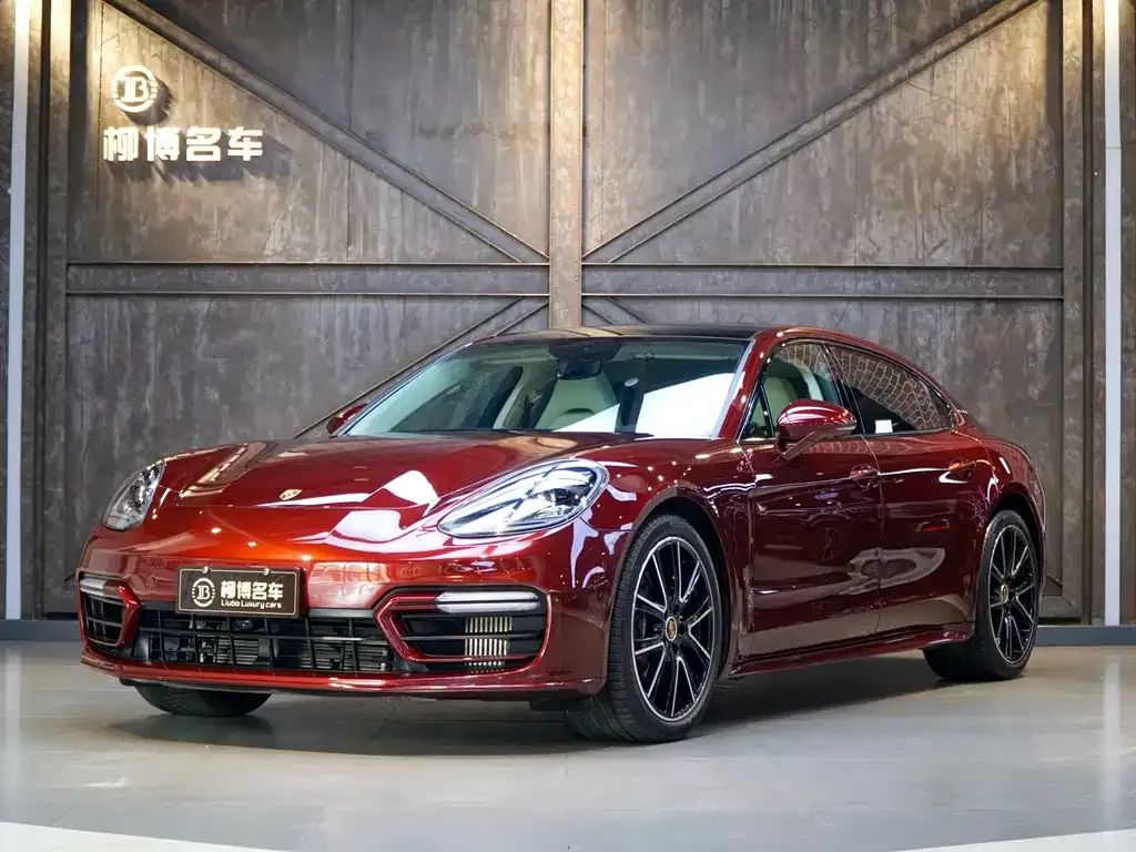 Porsche Panamera — фото 1