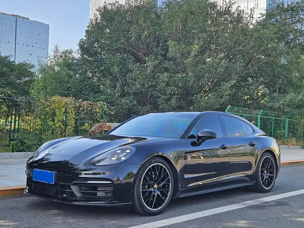 Porsche Panamera — фото 1