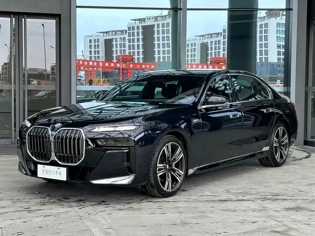 BMW 7 Series — фото 1