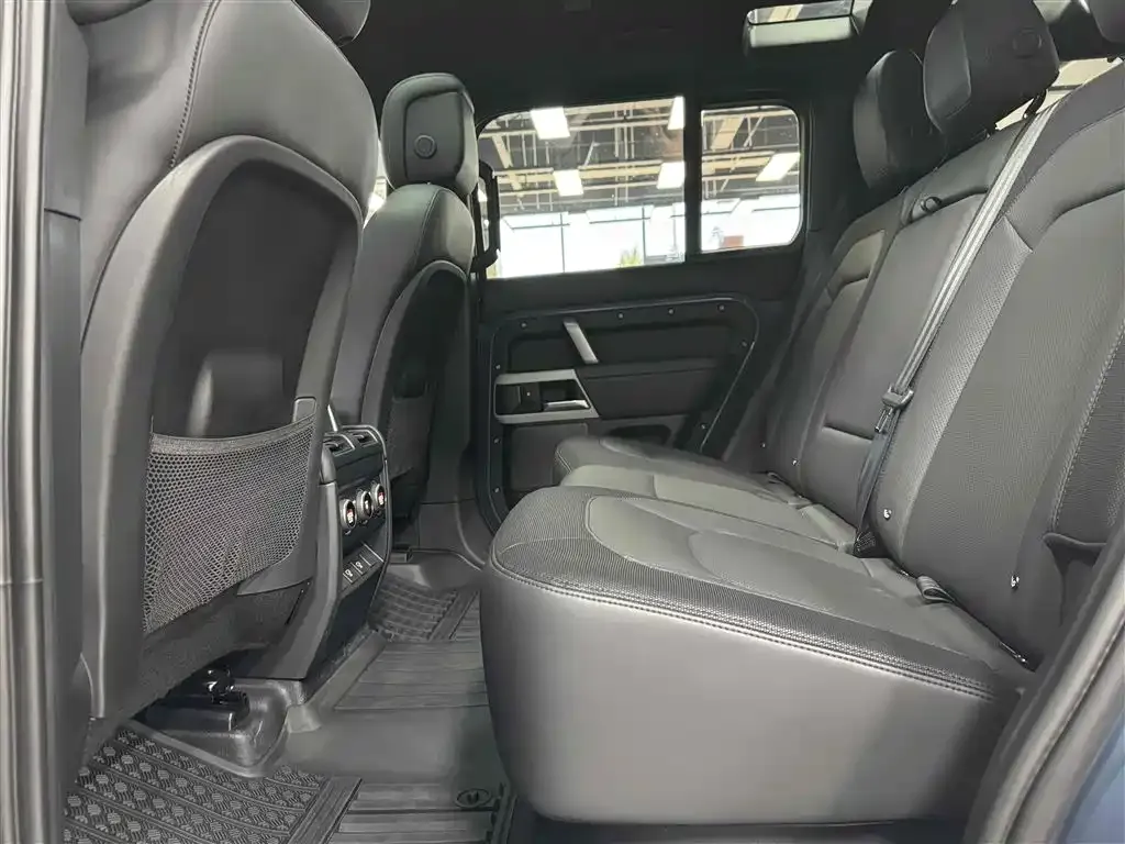 Land Rover Defender — фото 10