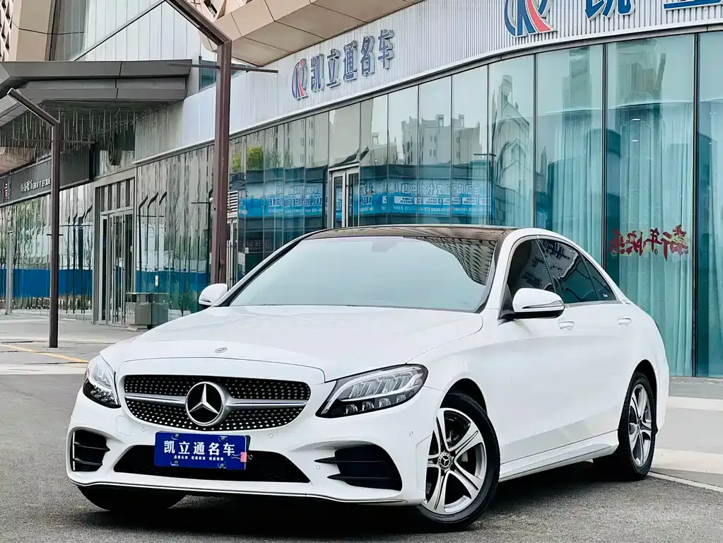 Mercedes-Benz C-Class — фото 1
