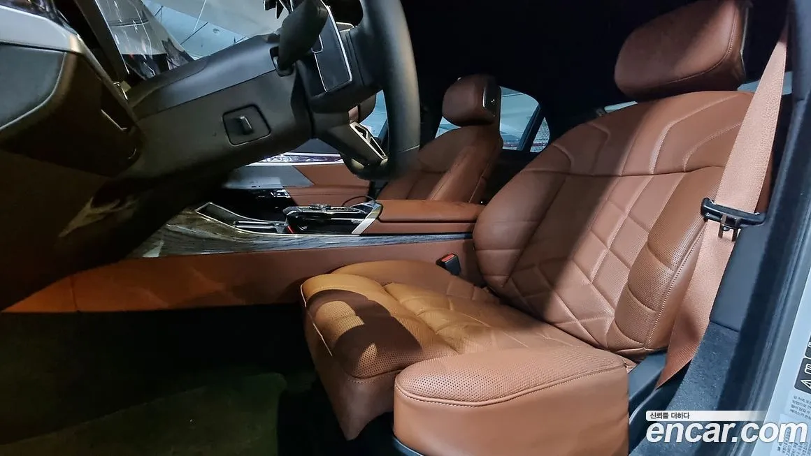 BMW 7-Series — фото 10