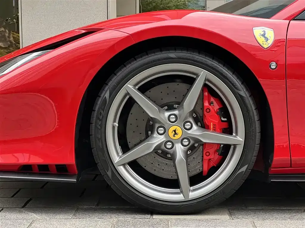Ferrari F8 — фото 9