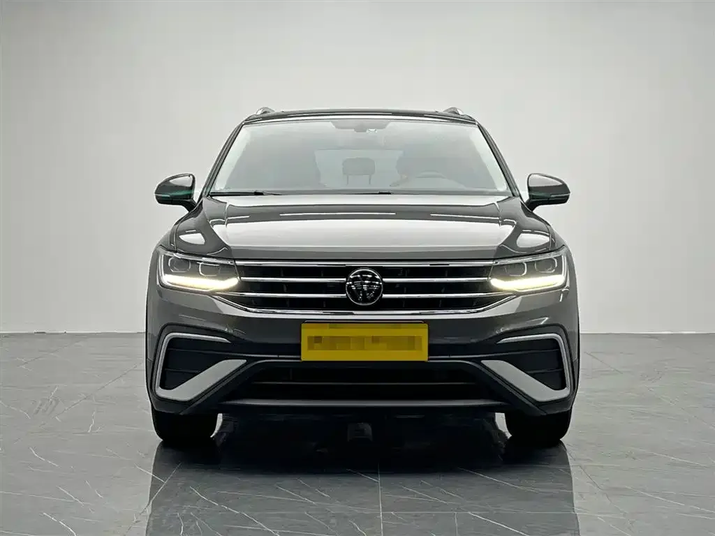 Volkswagen Tiguan L — фото 2