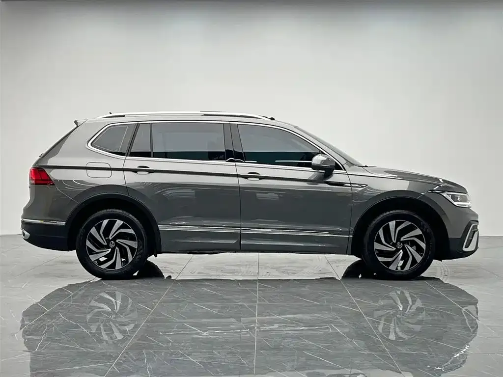 Volkswagen Tiguan L — фото 7