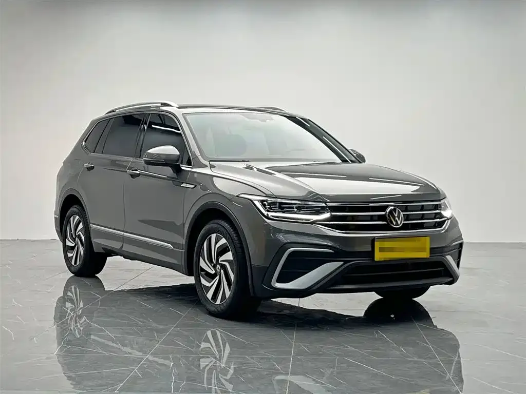 Volkswagen Tiguan L — фото 8