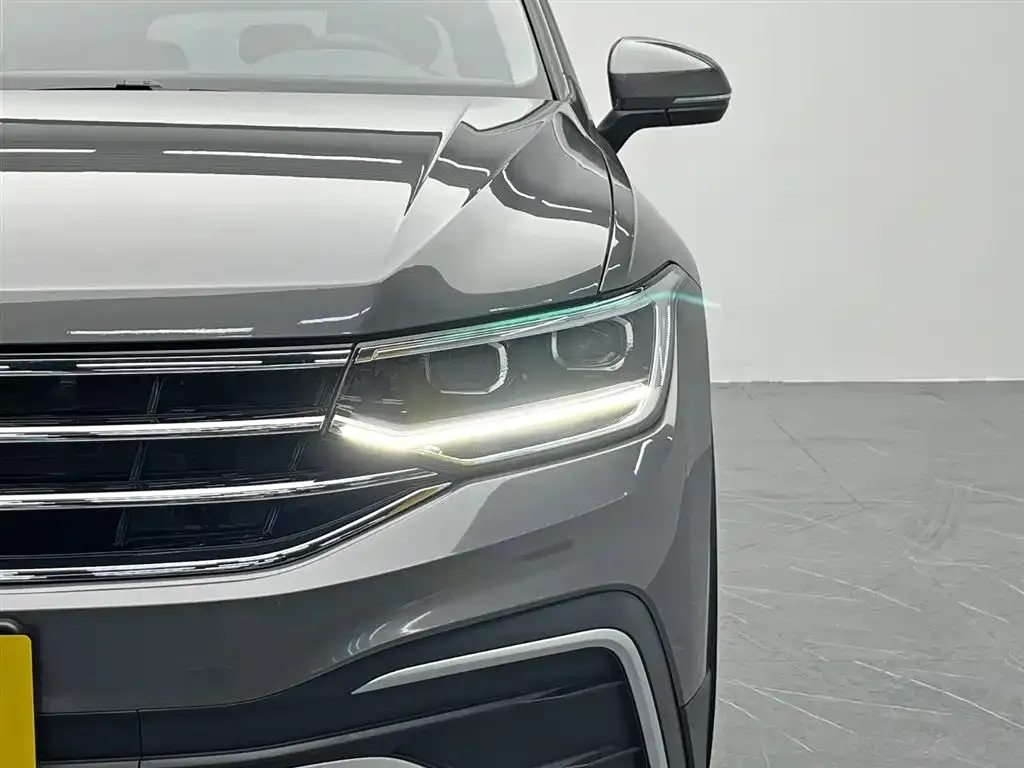 Volkswagen Tiguan L — фото 9