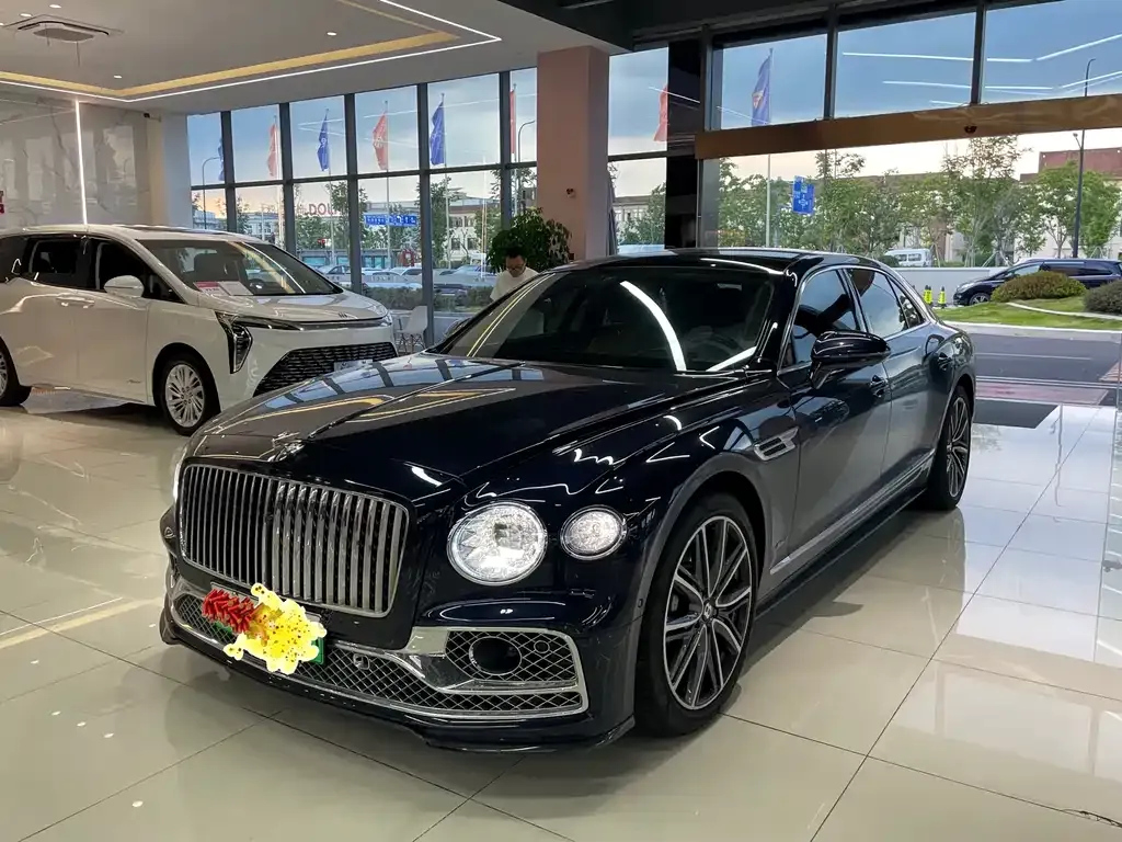 Bentley Flying Spur PHEV — фото 1