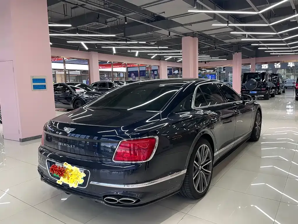 Bentley Flying Spur PHEV — фото 8