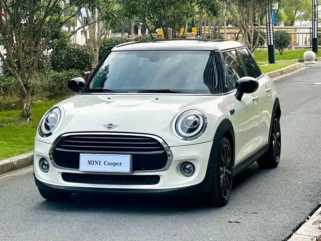 MINI Cooper (3-door) — фото 1