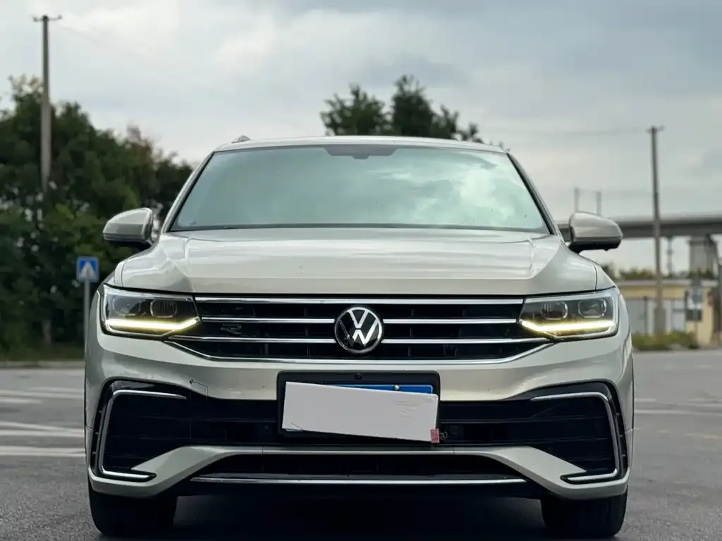 Volkswagen Tiguan L — фото 2