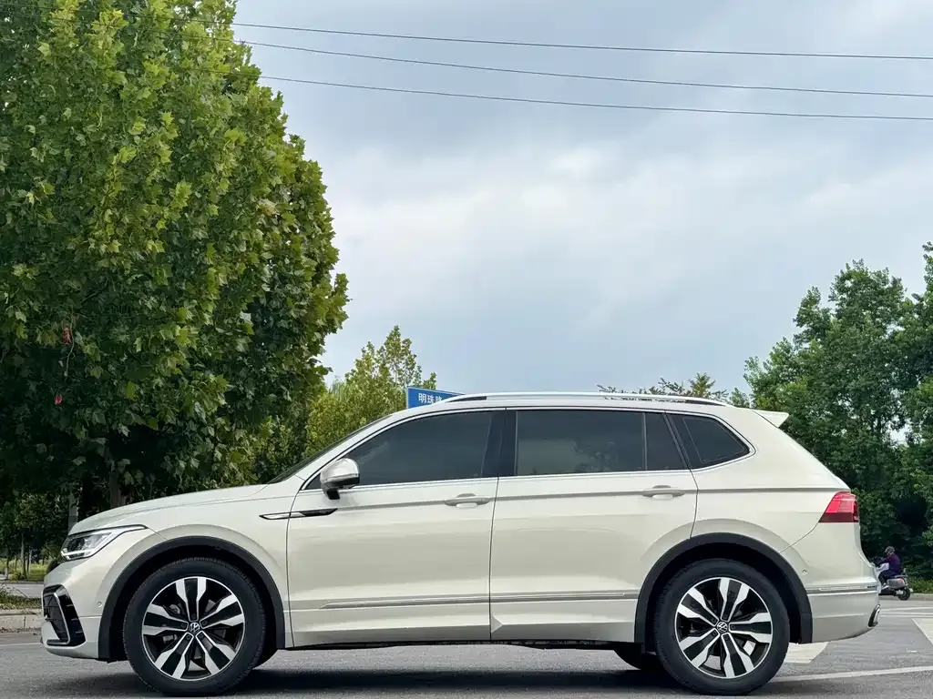 Volkswagen Tiguan L — фото 4
