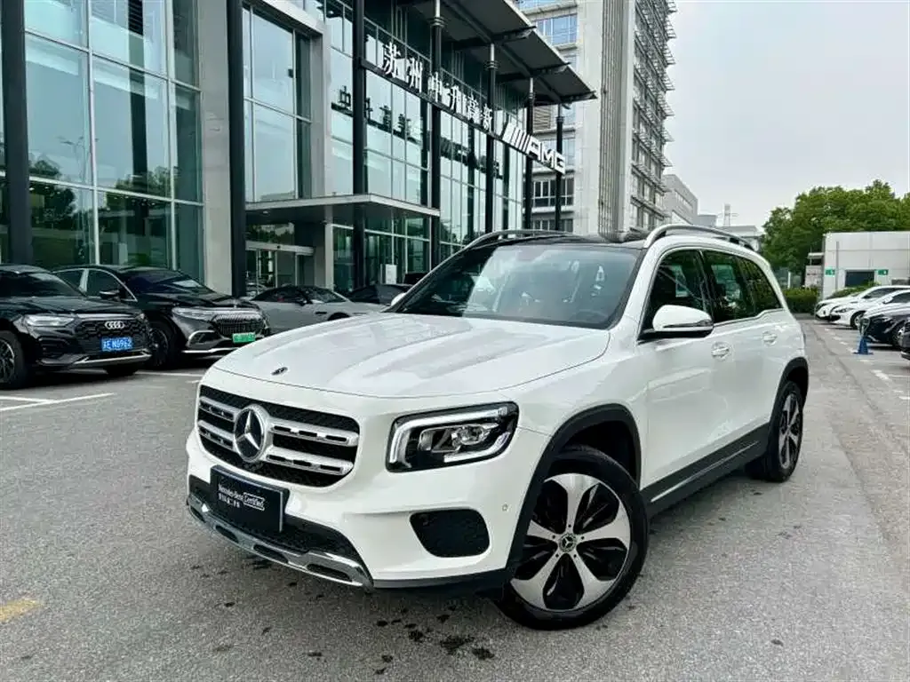 Mercedes-Benz GLB — фото 1