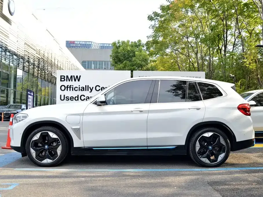 BMW iX3 — фото 4