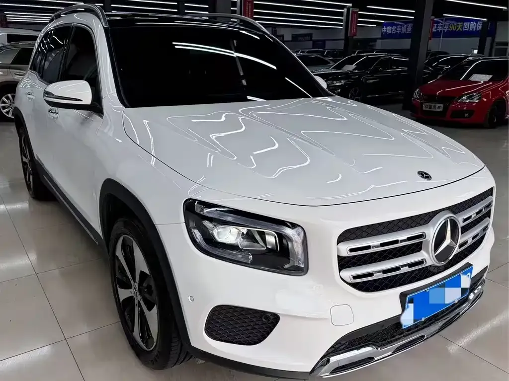 Mercedes-Benz GLB — фото 1