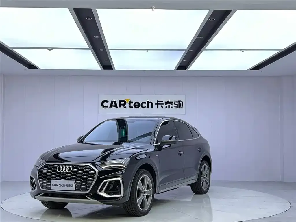 Audi Q5L Sportback — фото 1