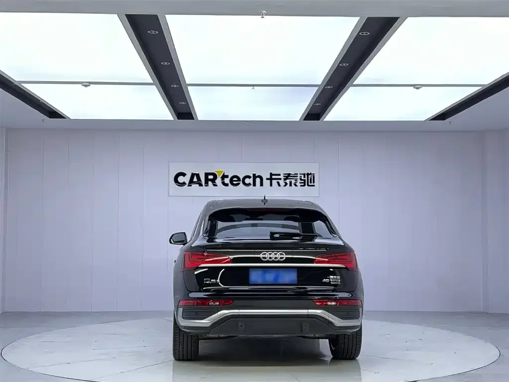 Audi Q5L Sportback — фото 4