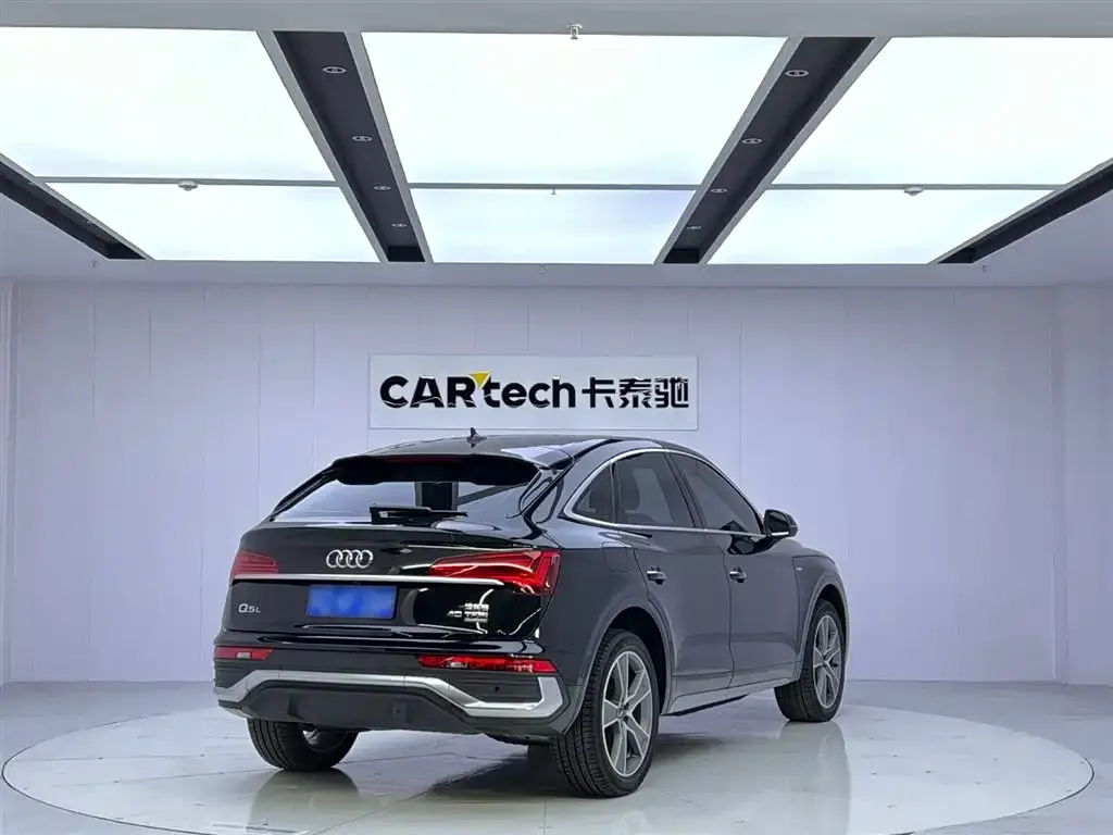 Audi Q5L Sportback — фото 5