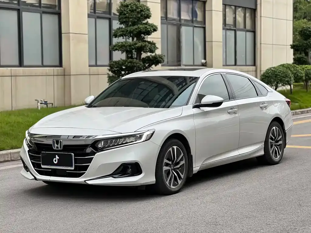 Honda Accord — фото 1