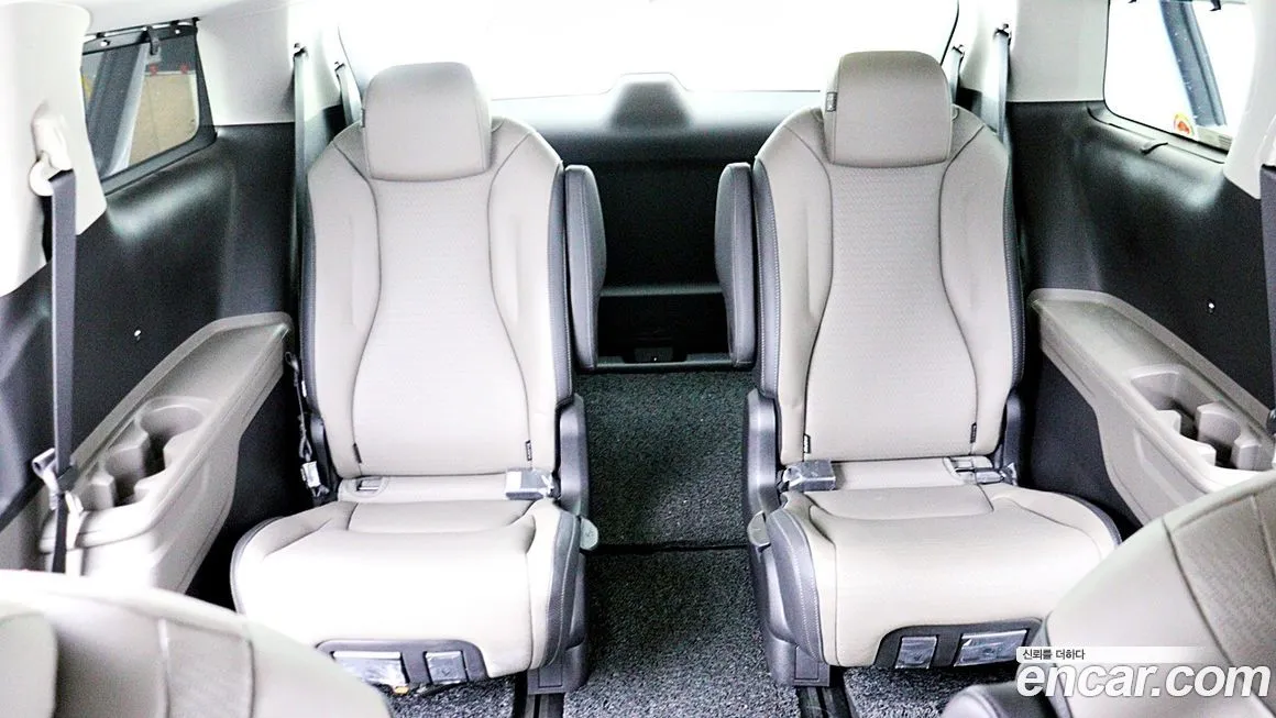 Kia Carnival — фото 9