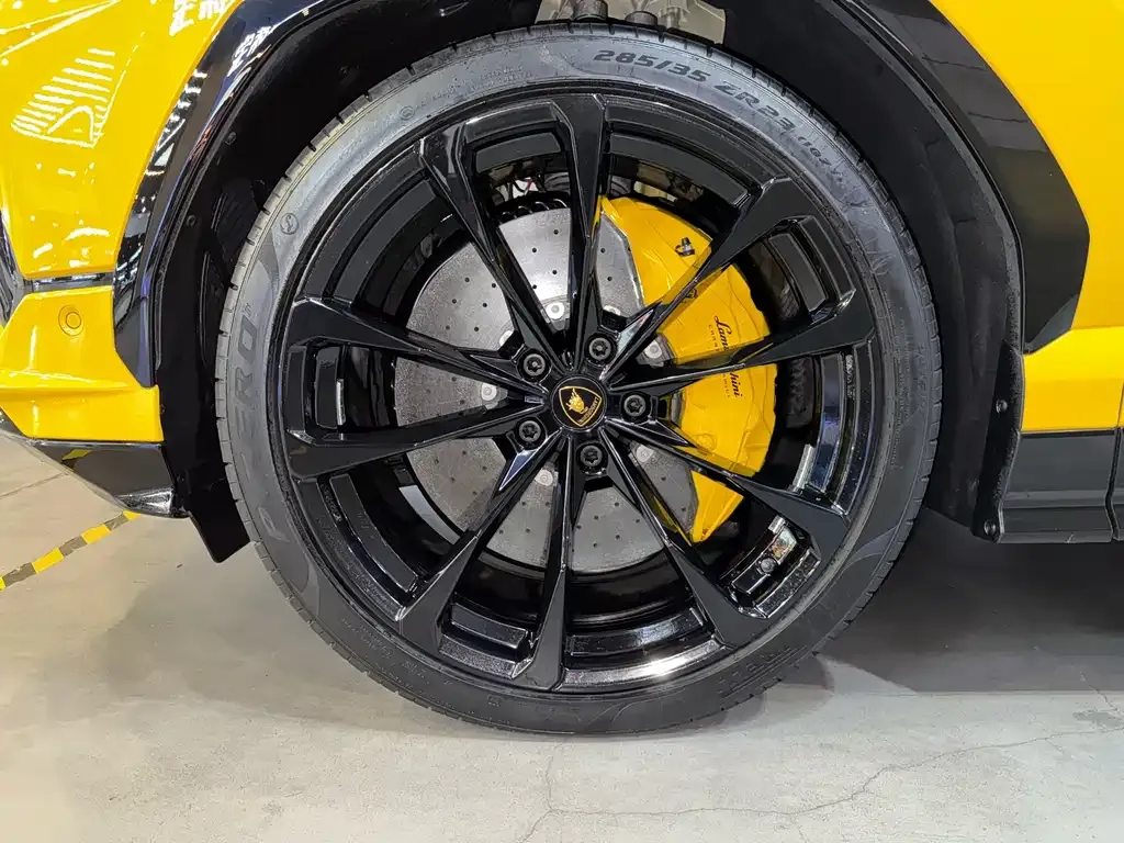 Lamborghini Urus — фото 5