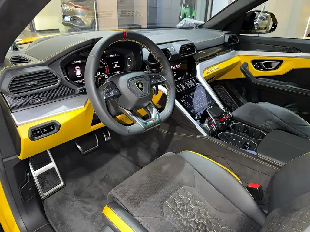 Lamborghini Urus — фото 6