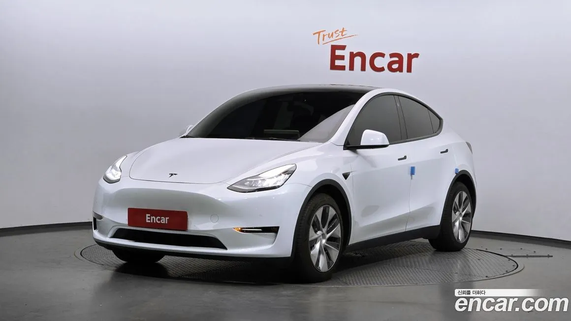 Tesla Model Y — фото 1