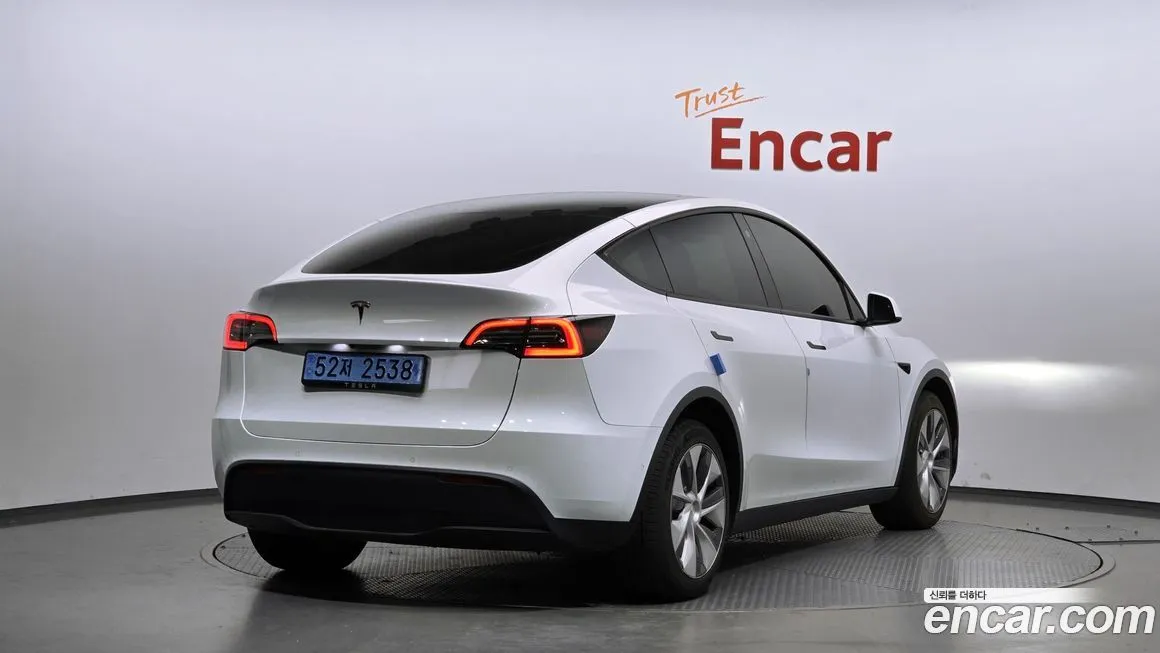 Tesla Model Y — фото 2