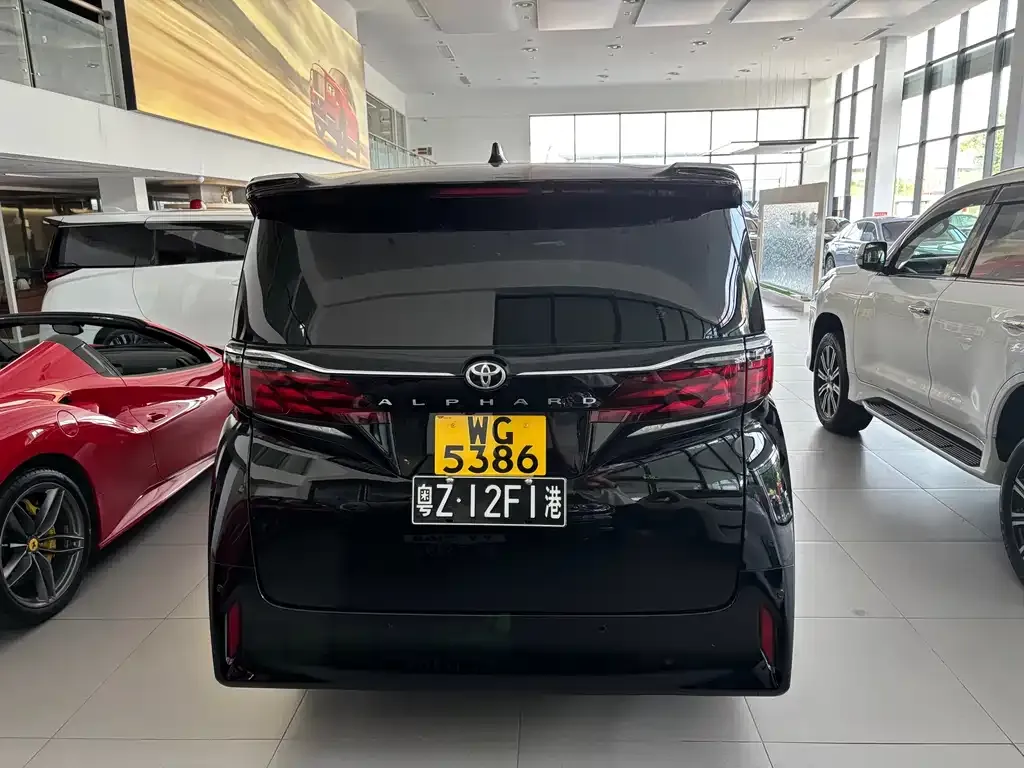 Toyota Alphard — фото 5