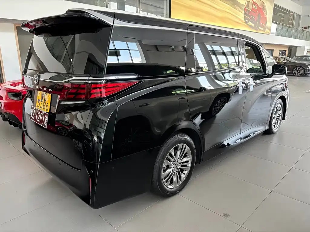 Toyota Alphard — фото 6