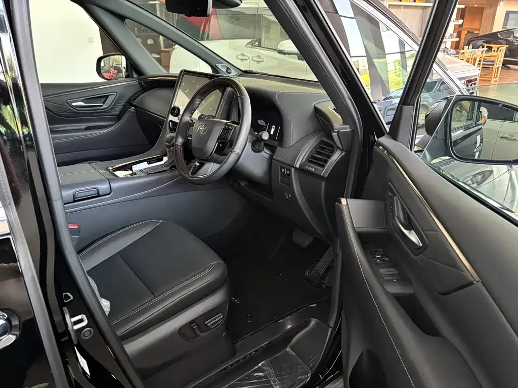 Toyota Alphard — фото 7