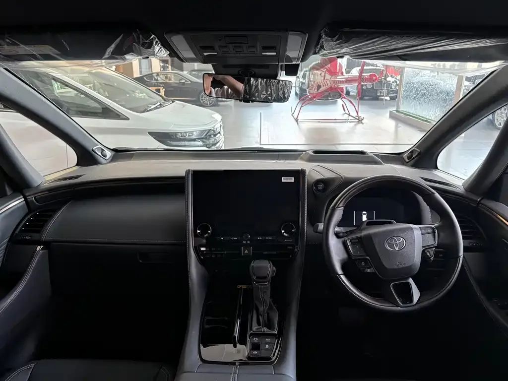 Toyota Alphard — фото 8
