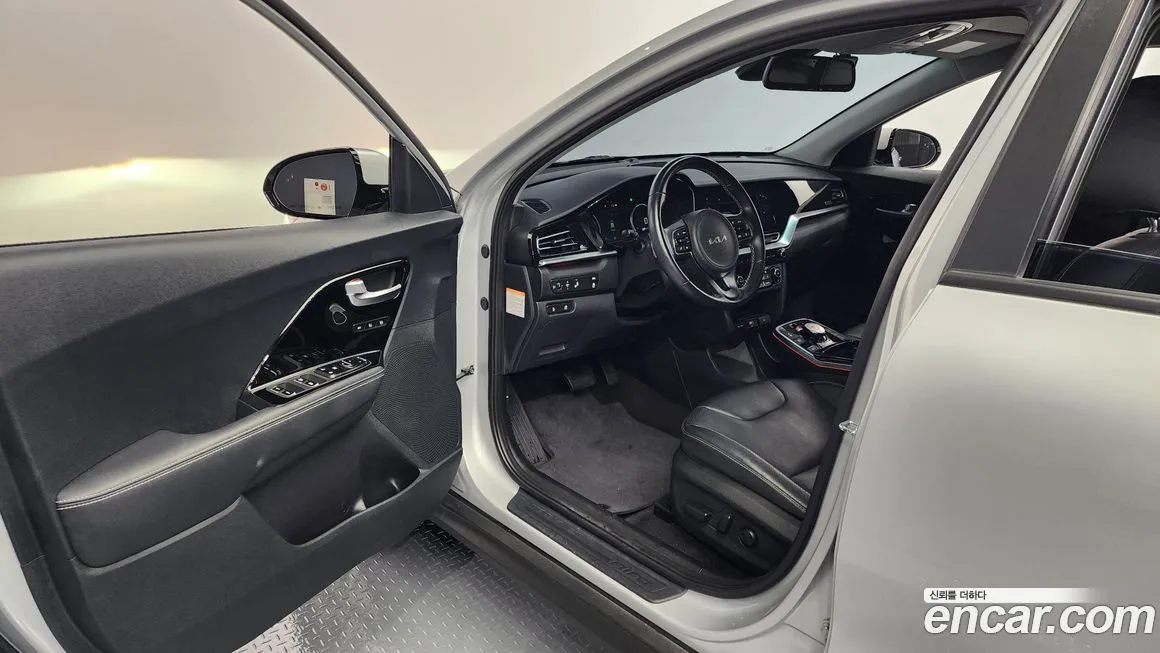 Kia Niro — фото 10