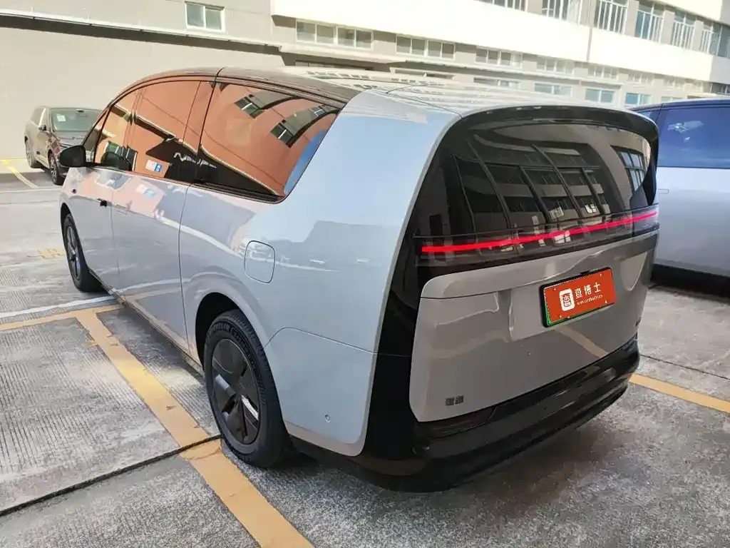 Li Auto MEGA — фото 6