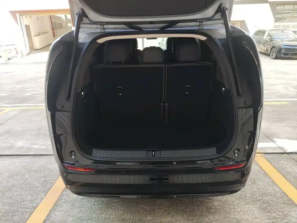 Li Auto MEGA — фото 9