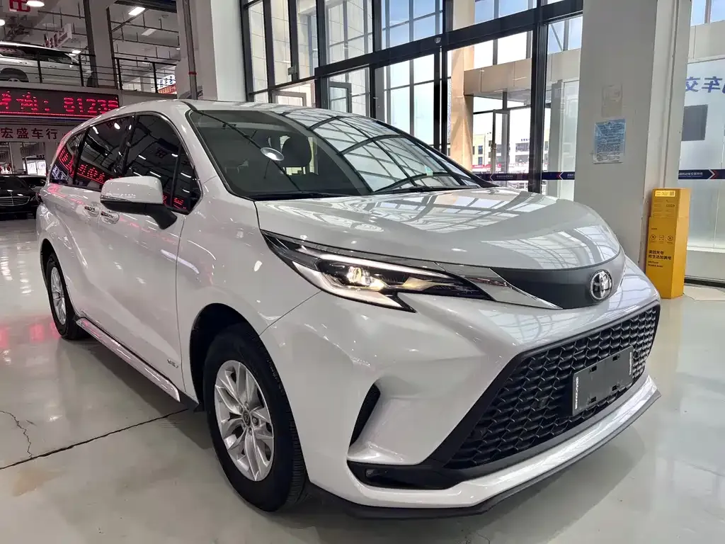 Toyota Granvia — фото 3
