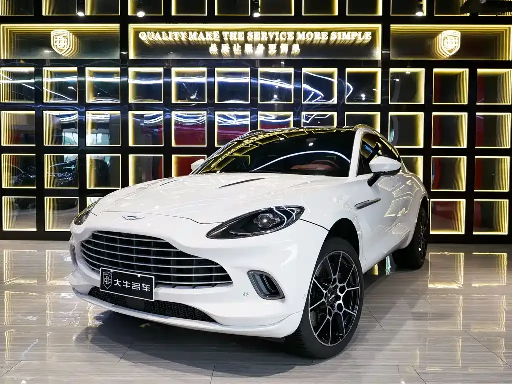 Aston Martin DBX — фото 1