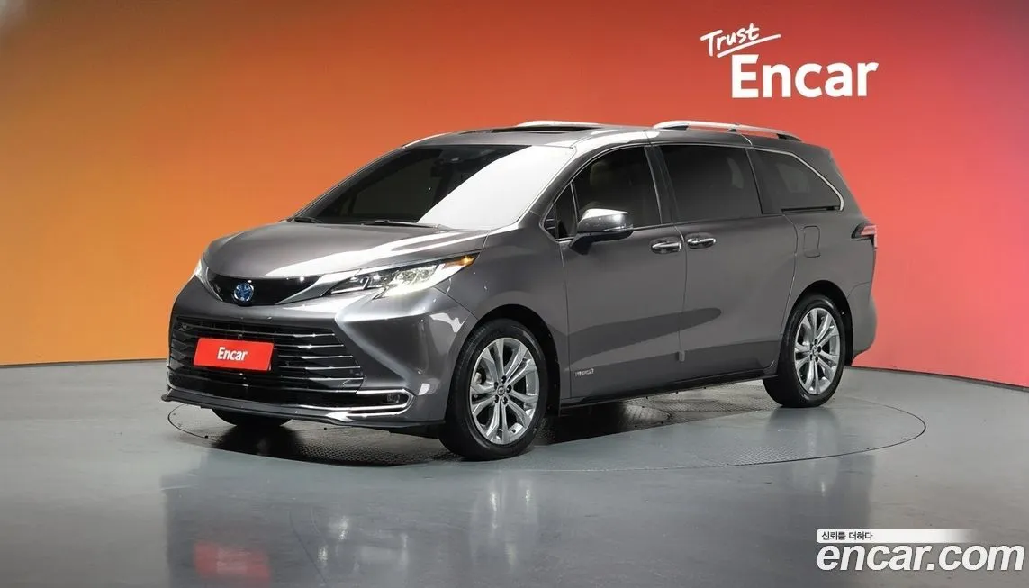 Toyota Sienna — фото 1