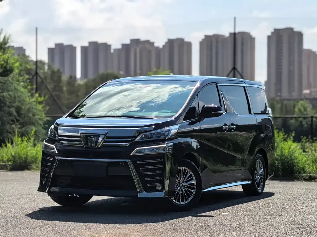 Toyota Vellfire — фото 1