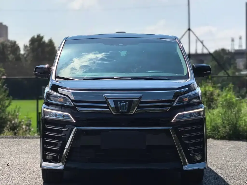 Toyota Vellfire — фото 2