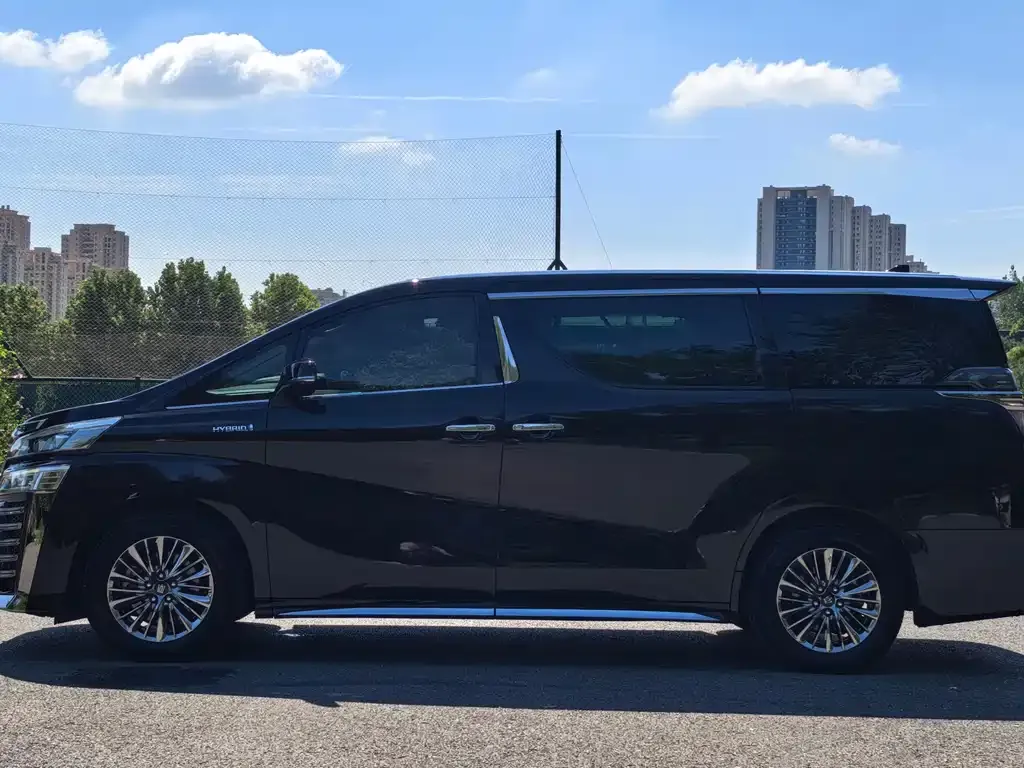 Toyota Vellfire — фото 3