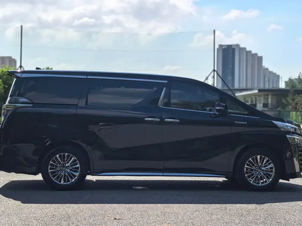 Toyota Vellfire — фото 4