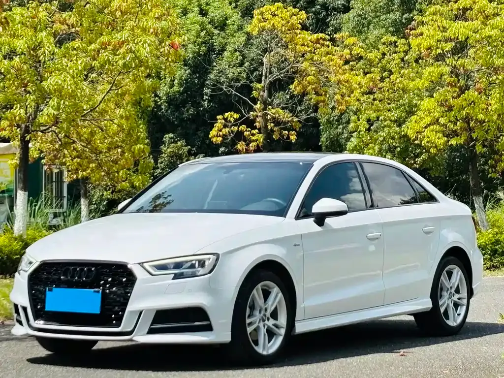 Audi A3 — фото 1