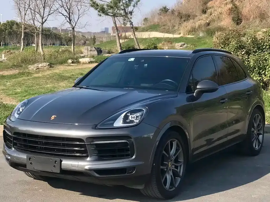 Porsche Cayenne — фото 1