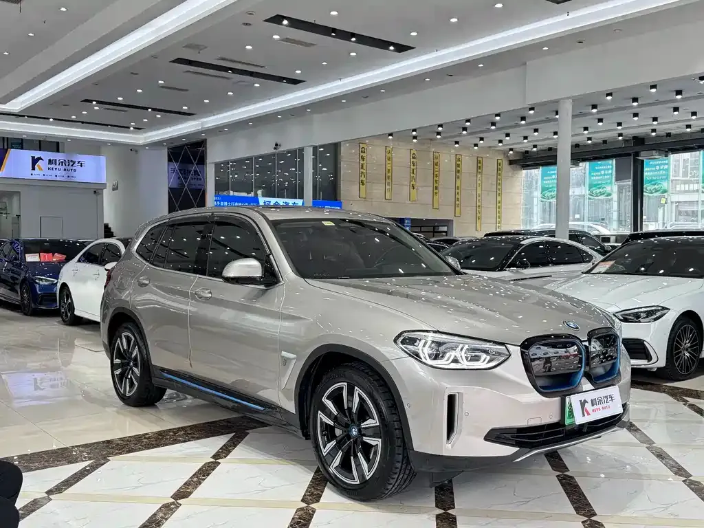 BMW iX3 — фото 4