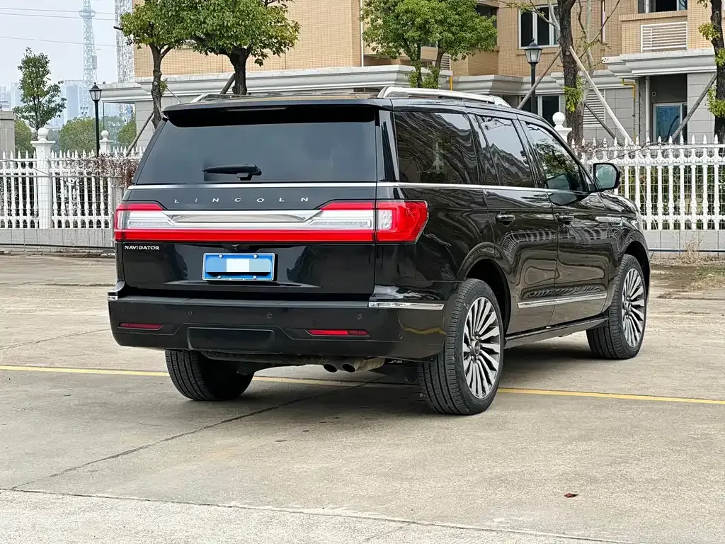 Lincoln Navigator — фото 10