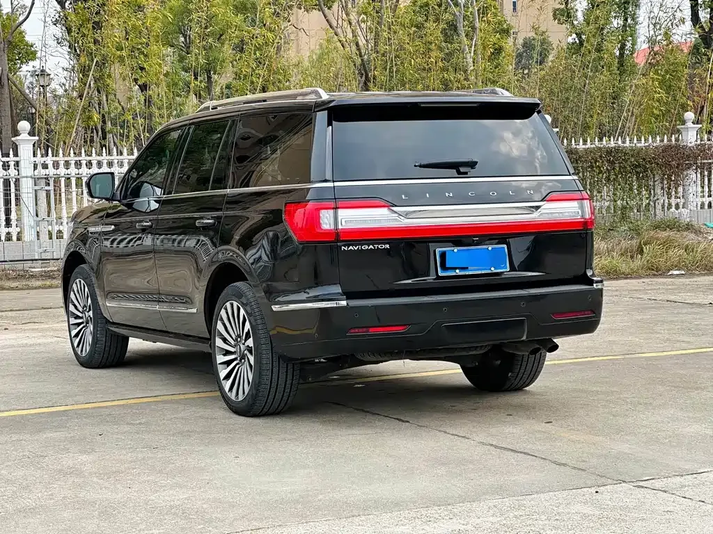 Lincoln Navigator — фото 8
