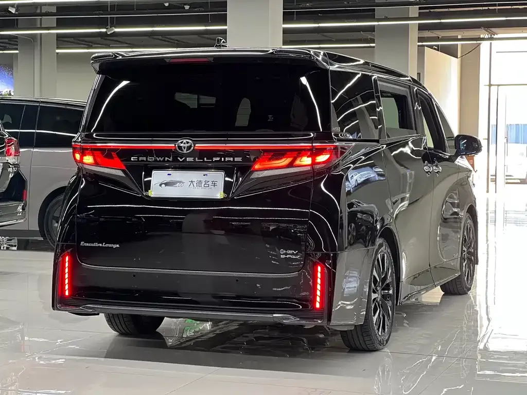 Toyota Vellfire — фото 4