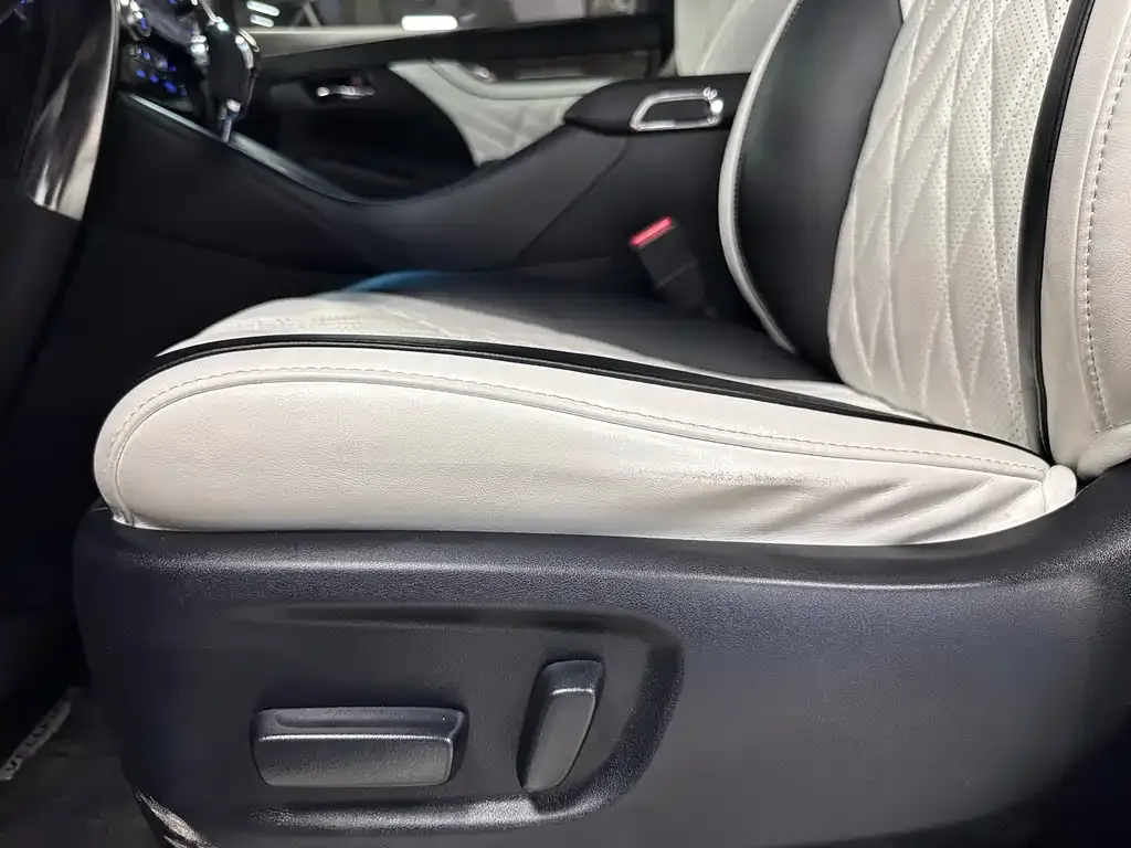 Toyota Vellfire — фото 10