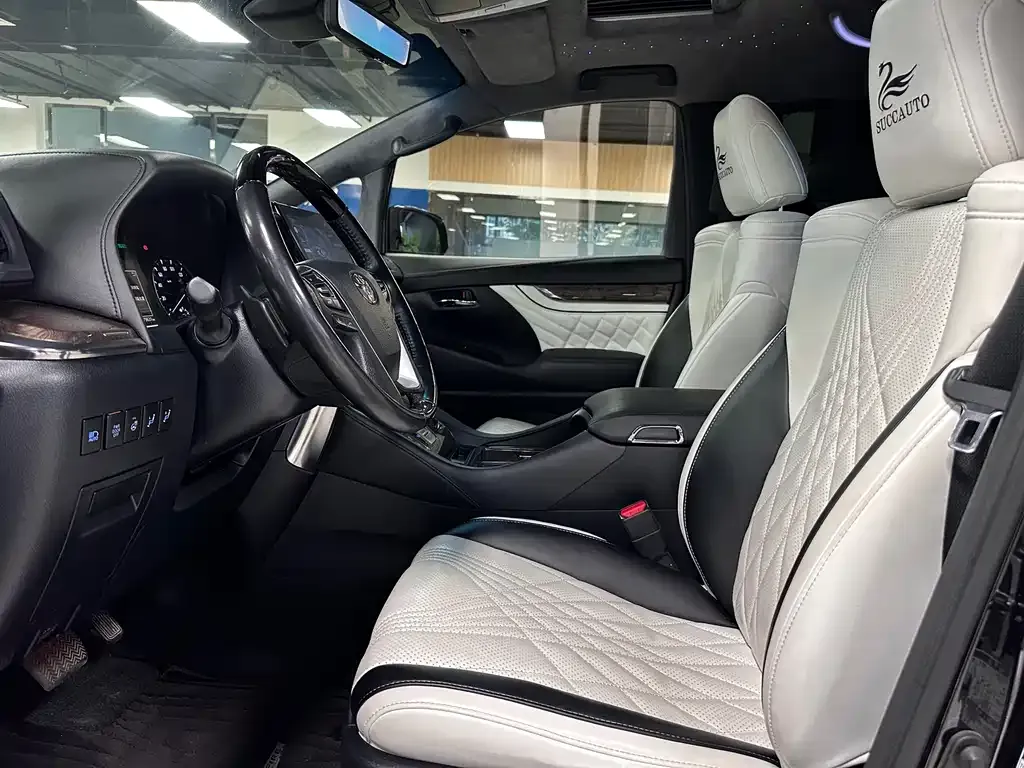 Toyota Vellfire — фото 4